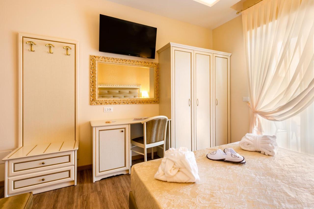 Hotel Mazzanti Милано Мартима Екстериор снимка