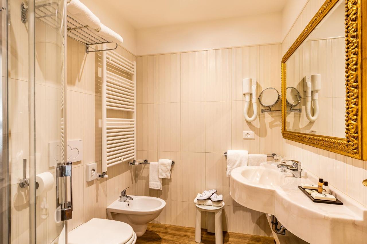 Hotel Mazzanti Милано Мартима Екстериор снимка