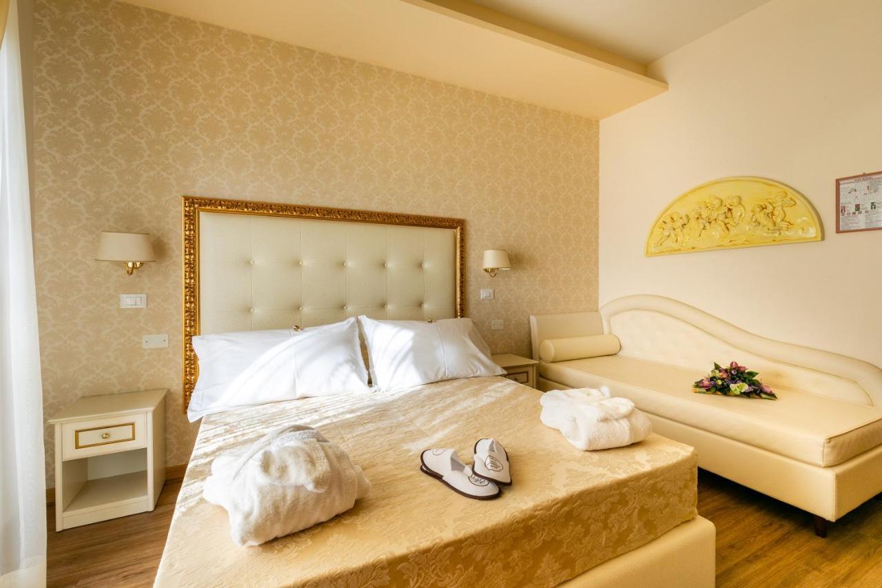 Hotel Mazzanti Милано Мартима Екстериор снимка