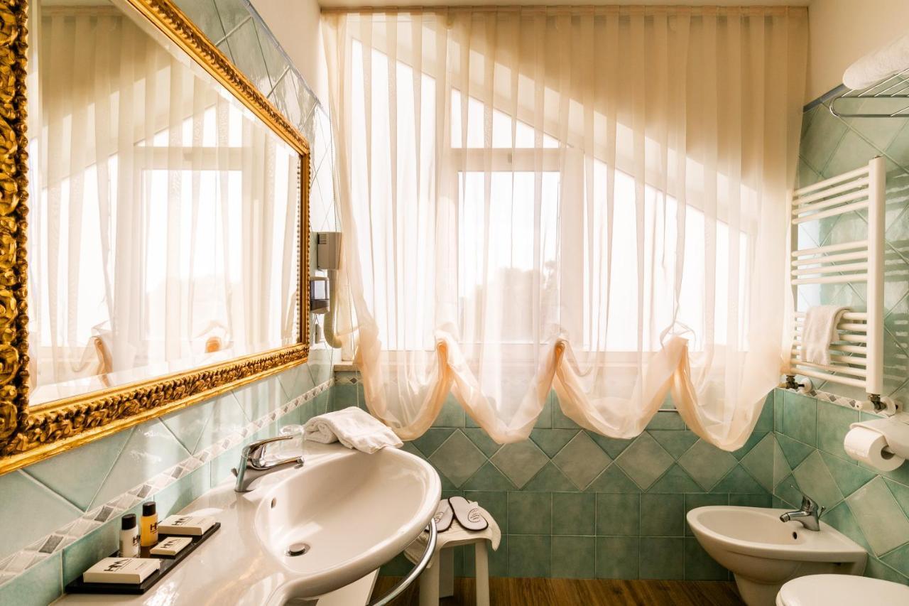 Hotel Mazzanti Милано Мартима Екстериор снимка