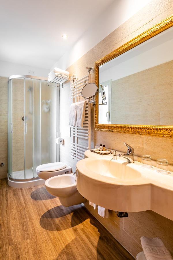Hotel Mazzanti Милано Мартима Екстериор снимка