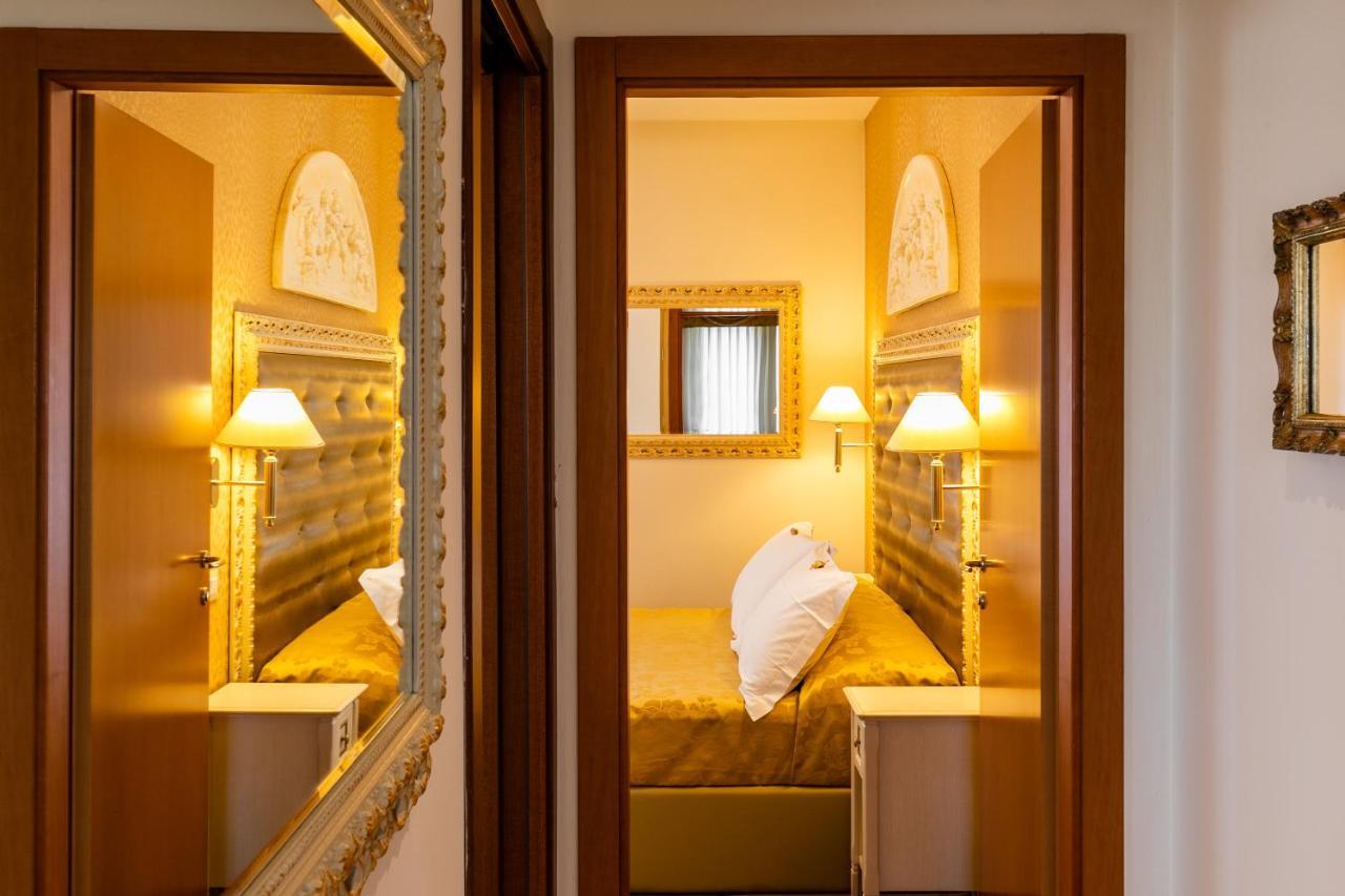 Hotel Mazzanti Милано Мартима Екстериор снимка