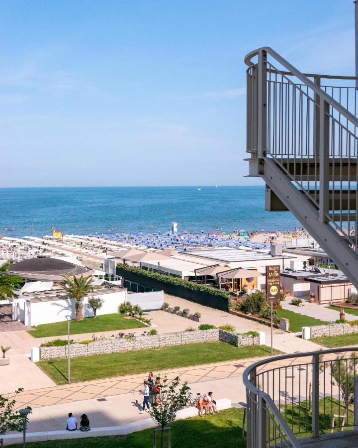 Hotel Mazzanti Милано Мартима Екстериор снимка