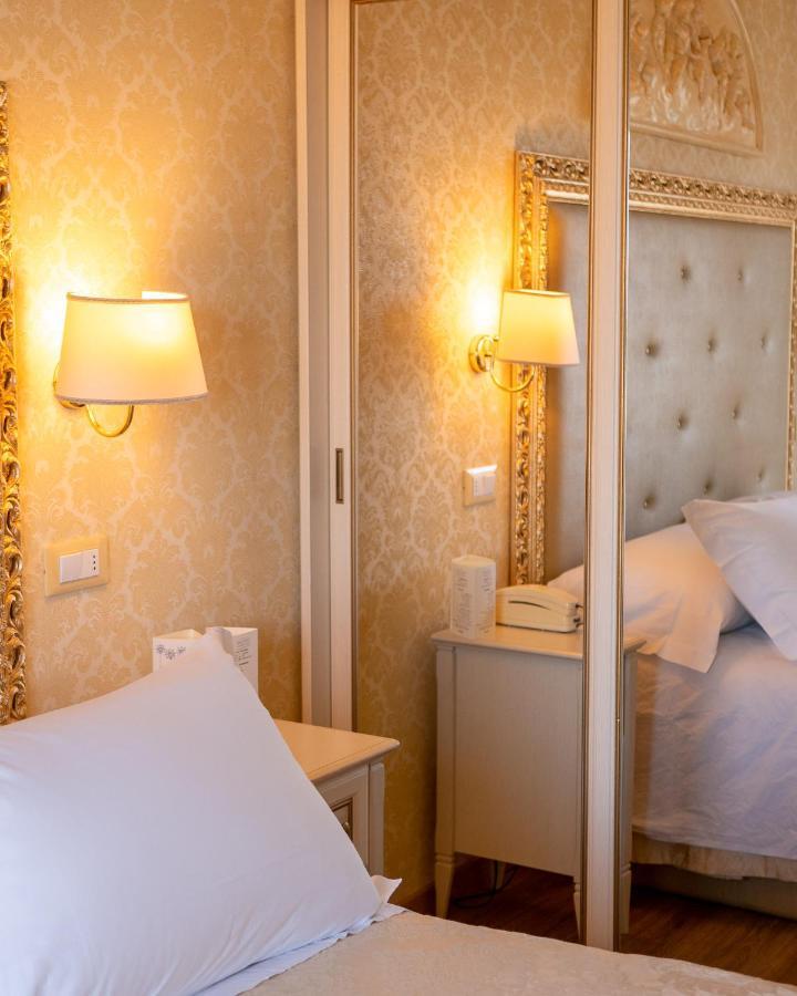 Hotel Mazzanti Милано Мартима Екстериор снимка