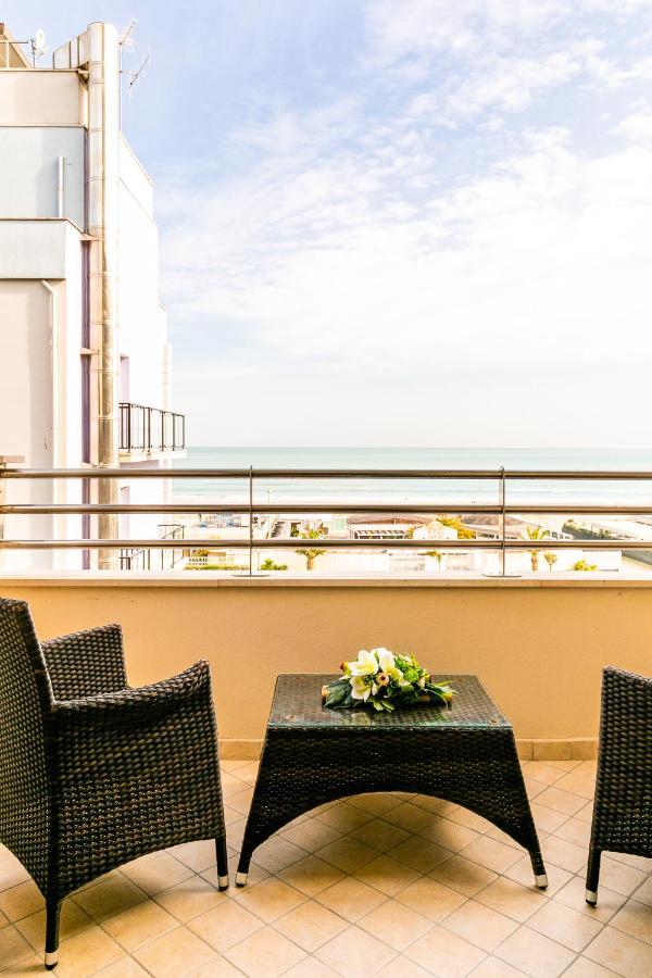 Hotel Mazzanti Милано Мартима Екстериор снимка