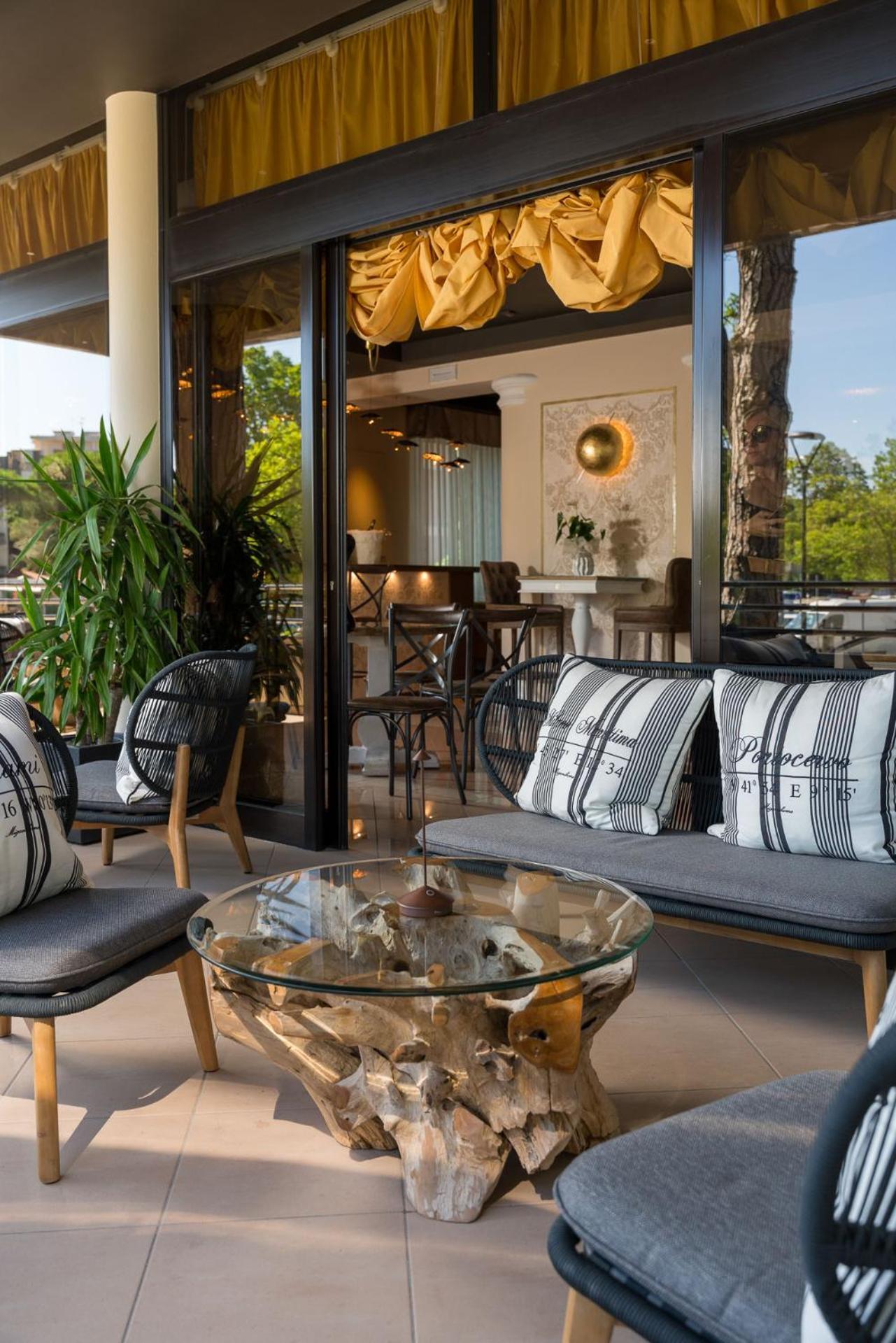 Hotel Mazzanti Милано Мартима Екстериор снимка
