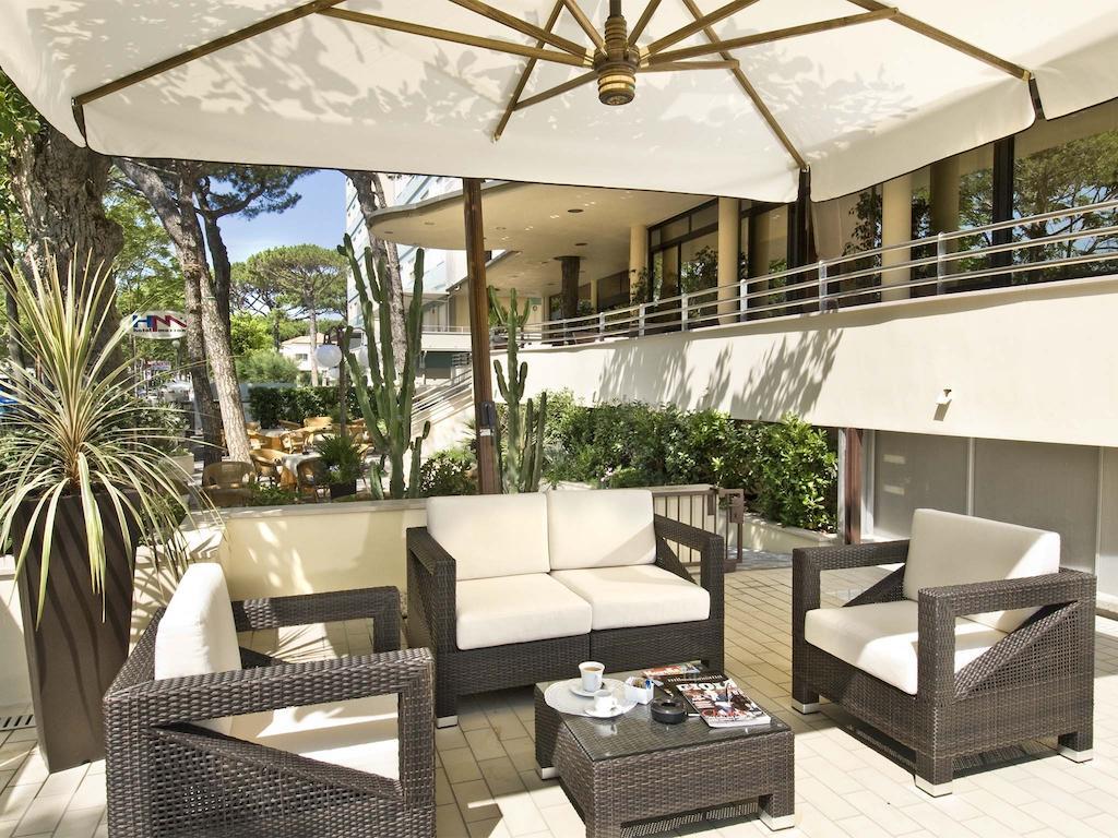 Hotel Mazzanti Милано Мартима Екстериор снимка